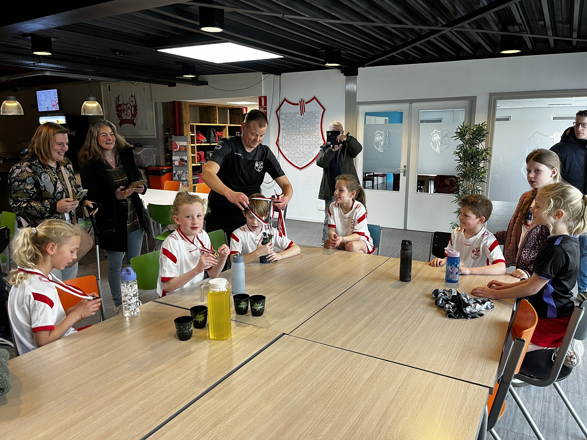 WION J4 Zaal Kampioen